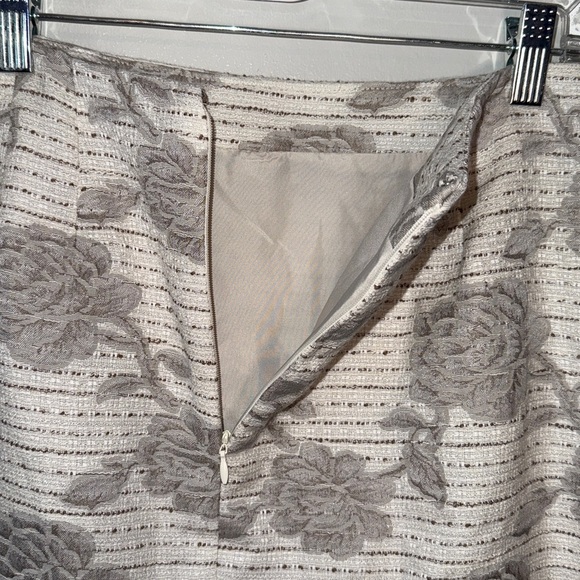 Ann Taylor Beige Floral Pencil Skirt Size 6 Petite Cream Romantic Floral Date - Picture 6 of 12